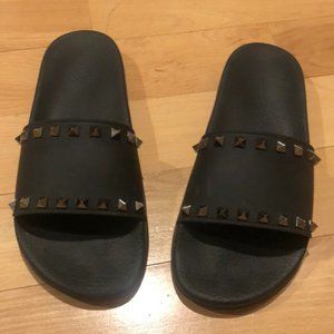 Valentino Rockstud vynil slides